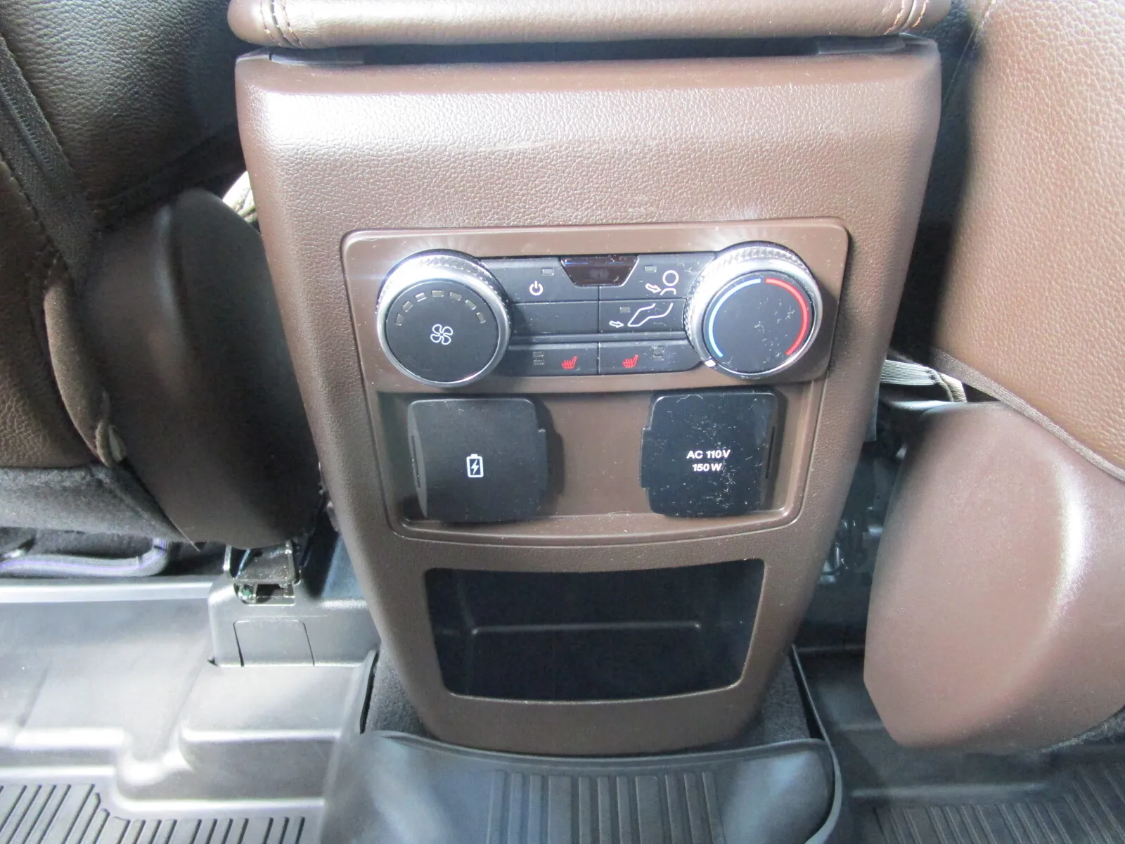 Ford Explorer photo 22