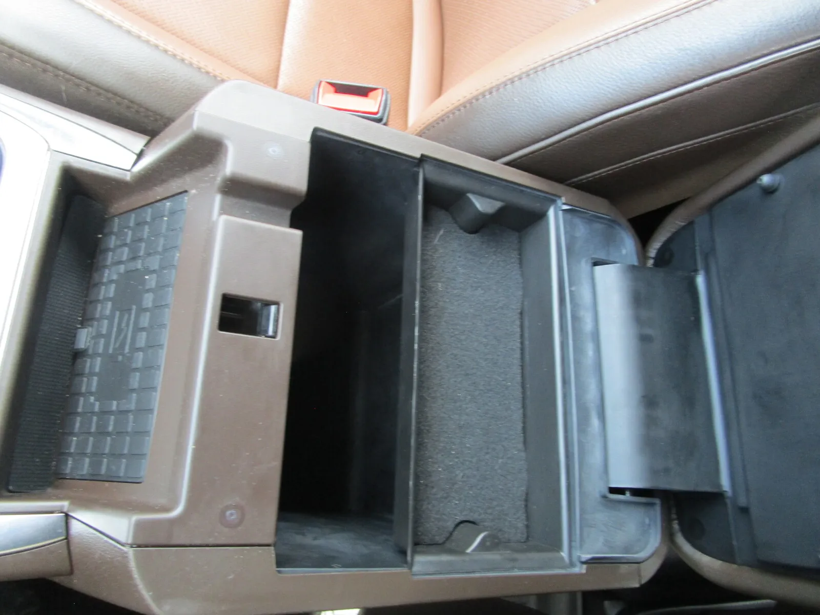 Ford Explorer photo 19