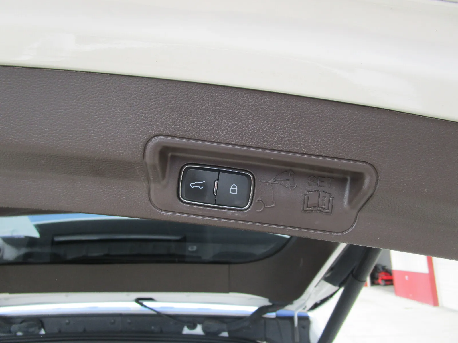Ford Explorer photo 29
