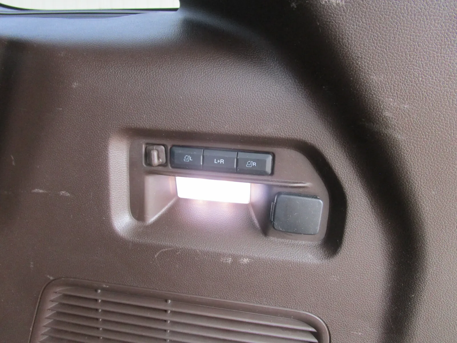 Ford Explorer photo 28