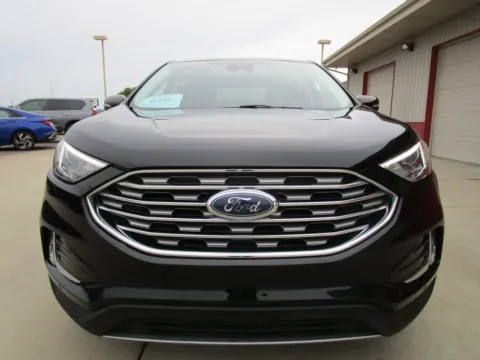 More photos of 2022 FORD Edge Titanium at Sioux Empire Automotive, SD