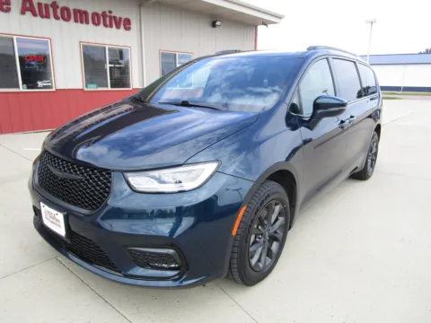 Another view of 2021 CHRYSLER Pacifica Touring L for sale in Tea, SD at Sioux Empire Automotive