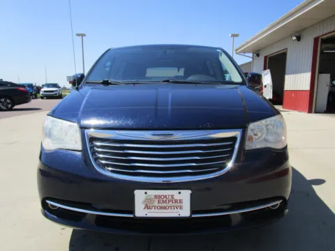 More photos of 2014 CHRYSLER TOWN & COUNTRY Touring at Sioux Empire Automotive, SD
