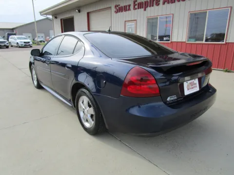 More photos of 2007 PONTIAC GRAND PRIX at Sioux Empire Automotive, SD