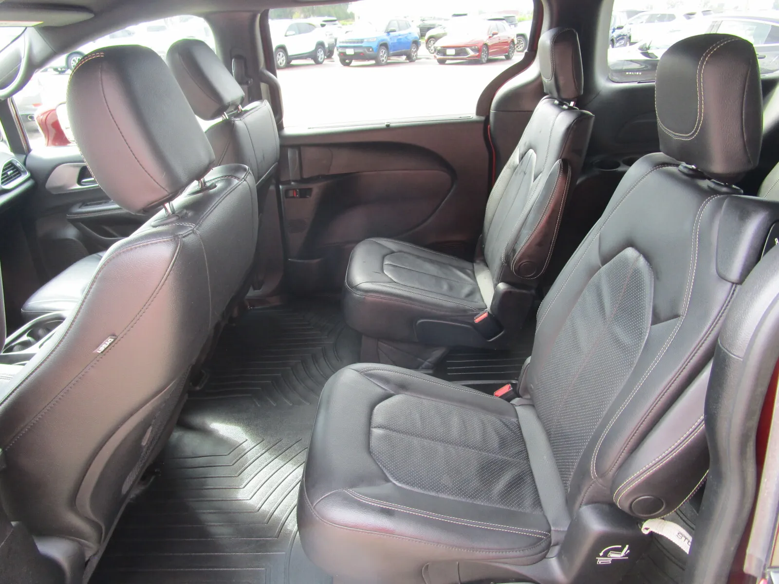 Chrysler Pacifica photo 14