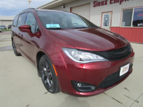 Another view of 2018 CHRYSLER Pacifica Touring L for sale in Tea, SD at Sioux Empire Automotive