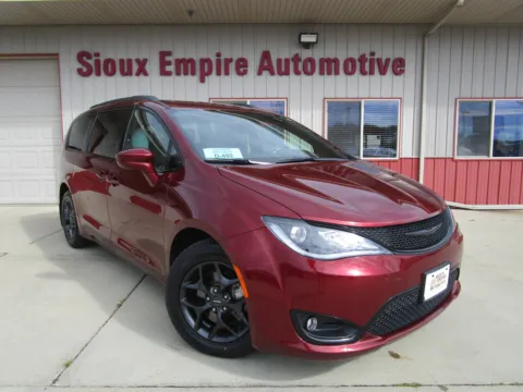 Red 2018 CHRYSLER Pacifica Touring L for sale in Tea, SD