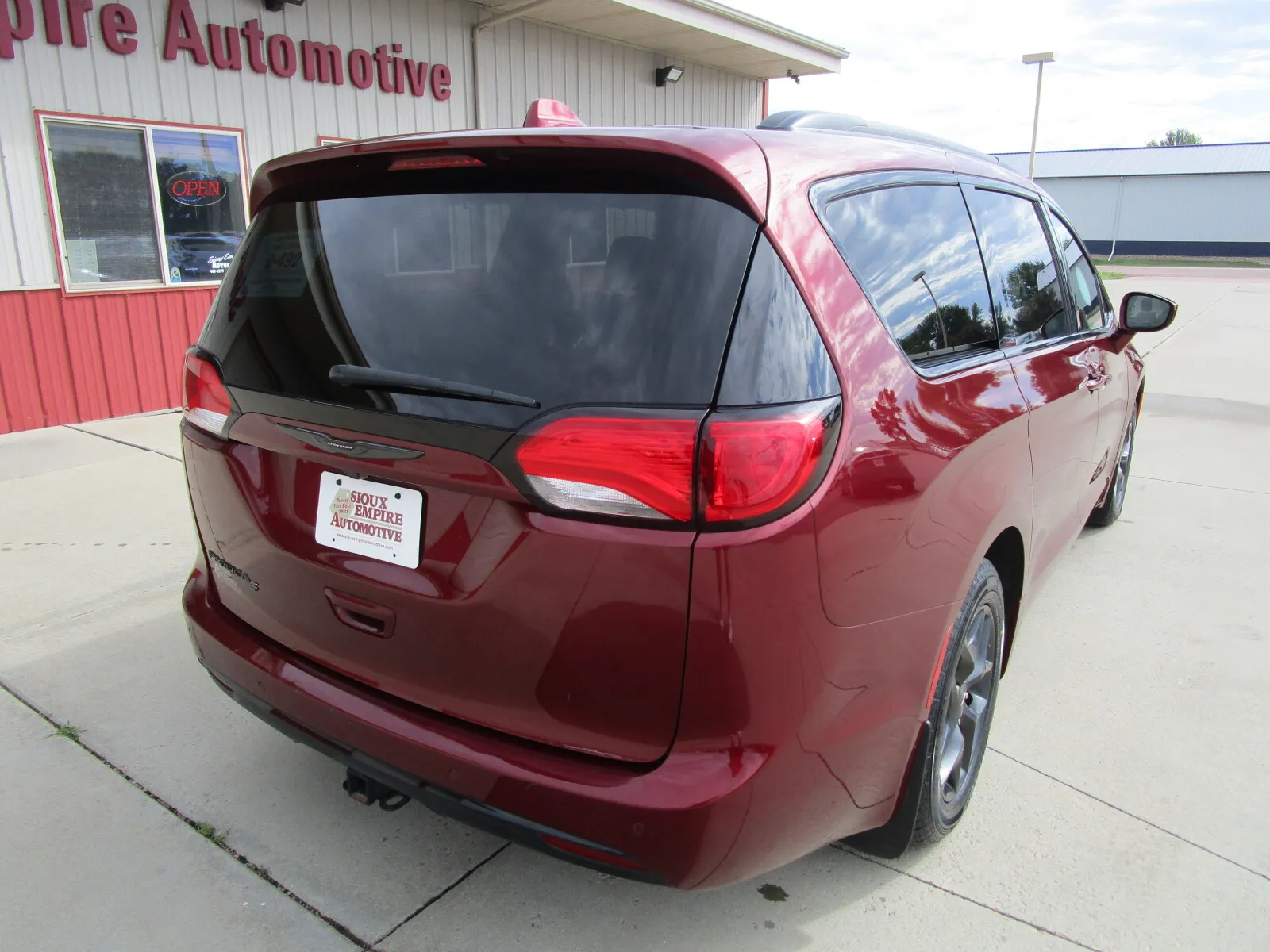 Chrysler Pacifica photo 9