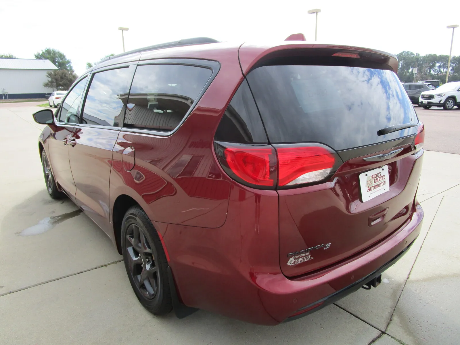 Chrysler Pacifica photo 7