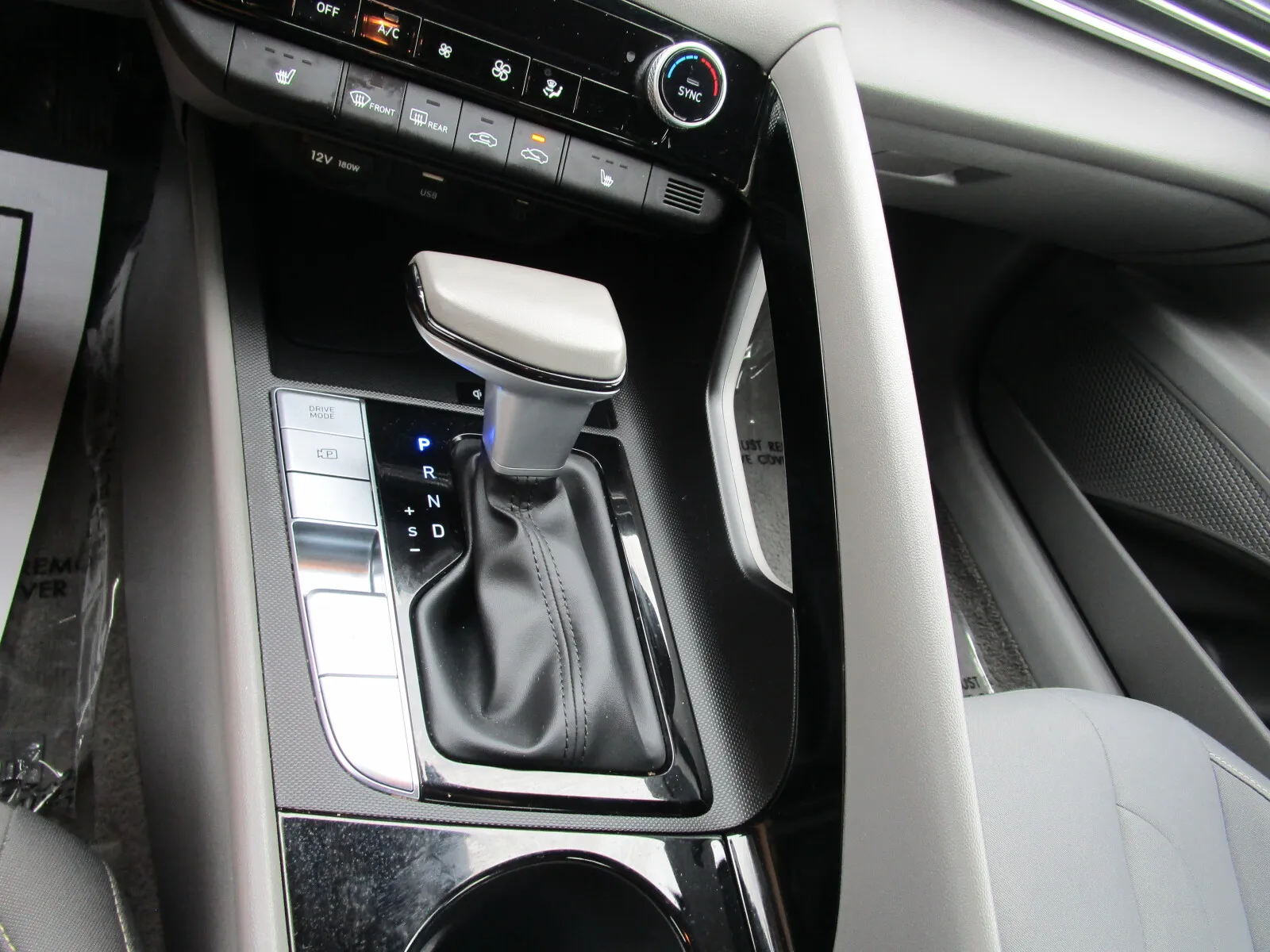 Hyundai Elantra photo 12