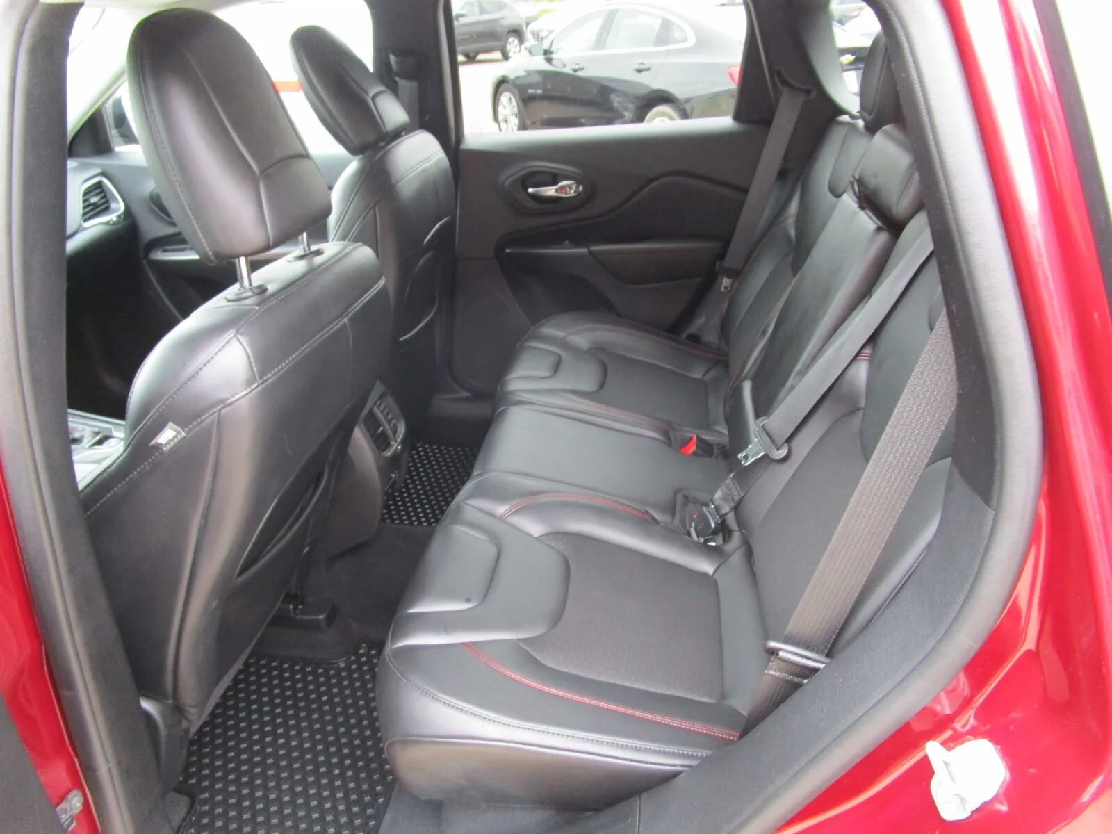Jeep Cherokee photo 16