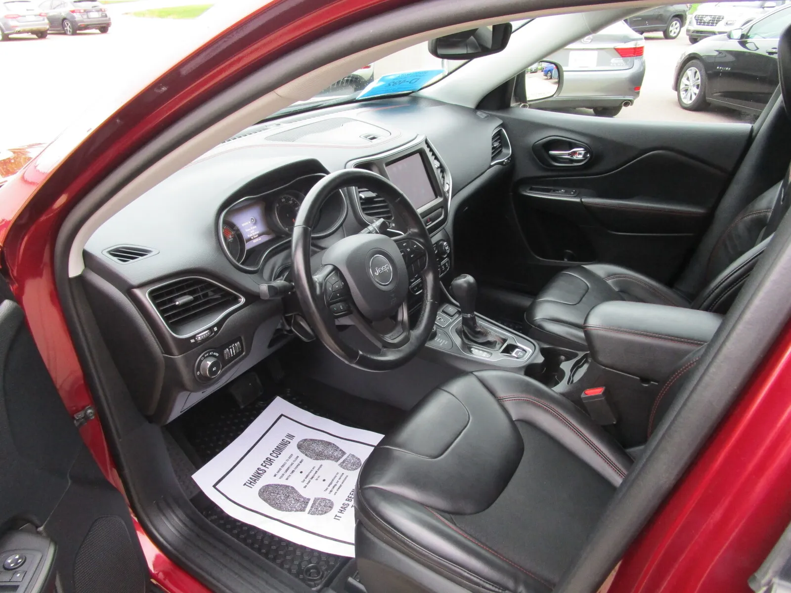 Jeep Cherokee photo 10