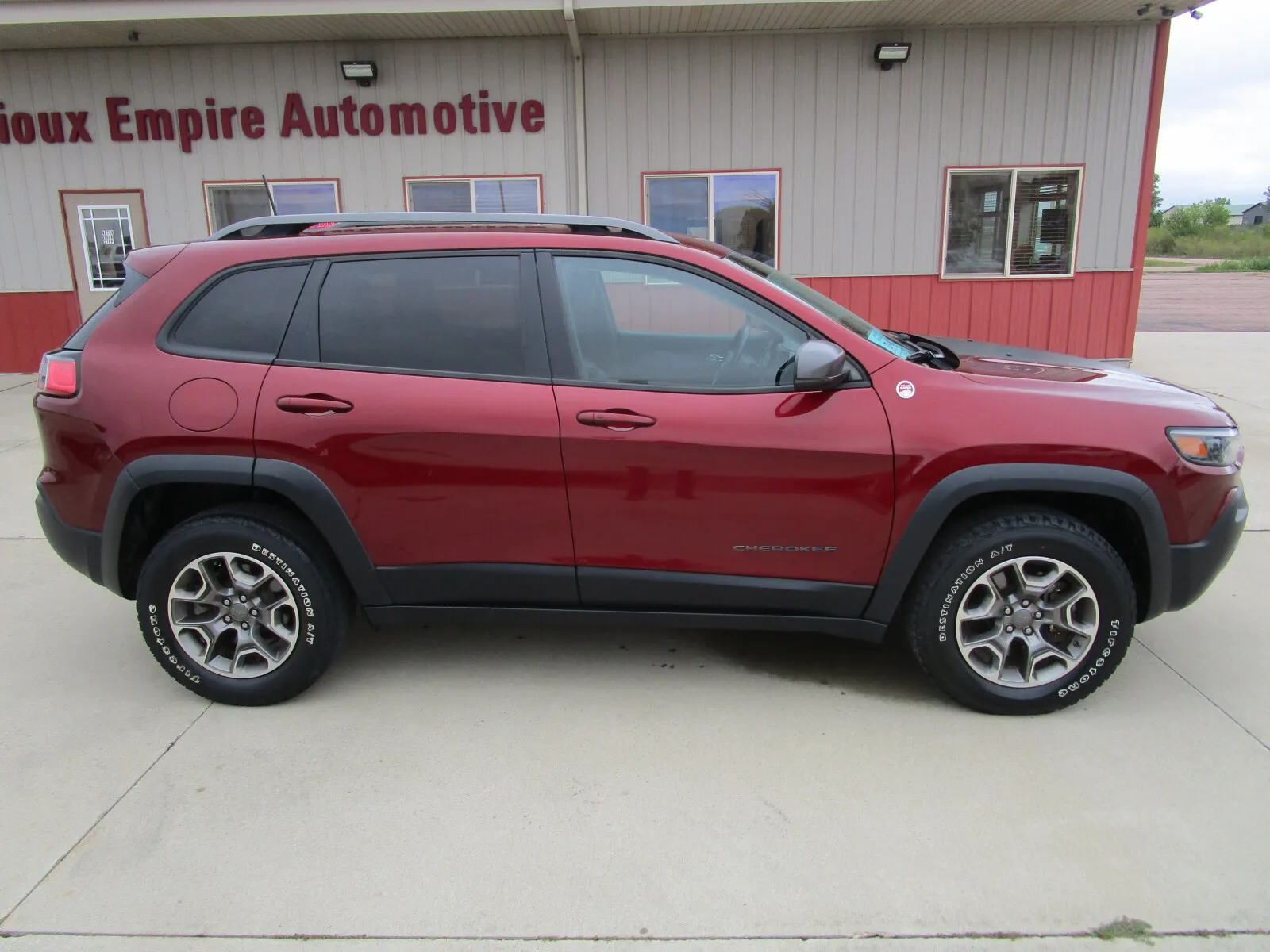 Jeep Cherokee photo 8