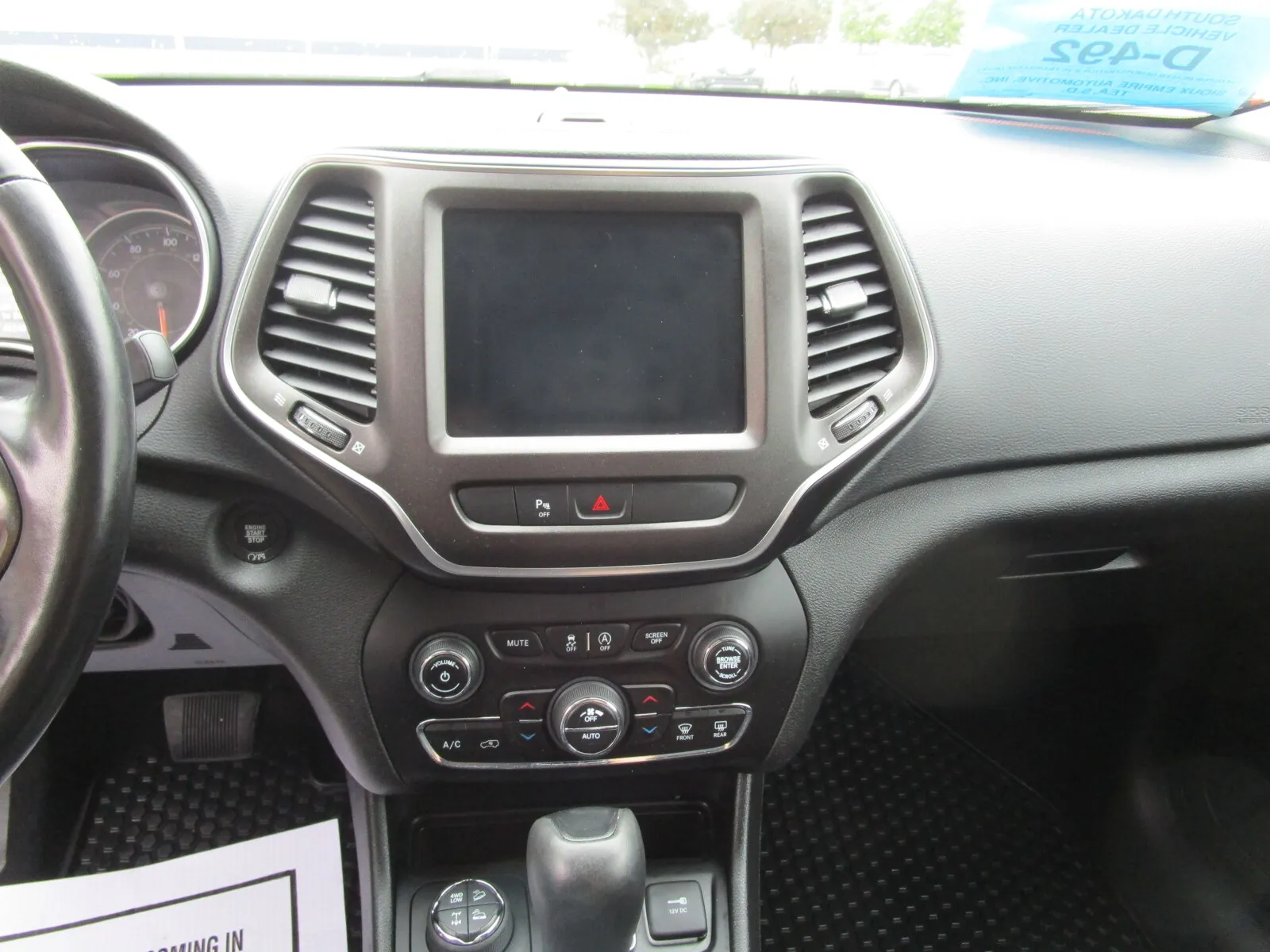 Jeep Cherokee photo 14