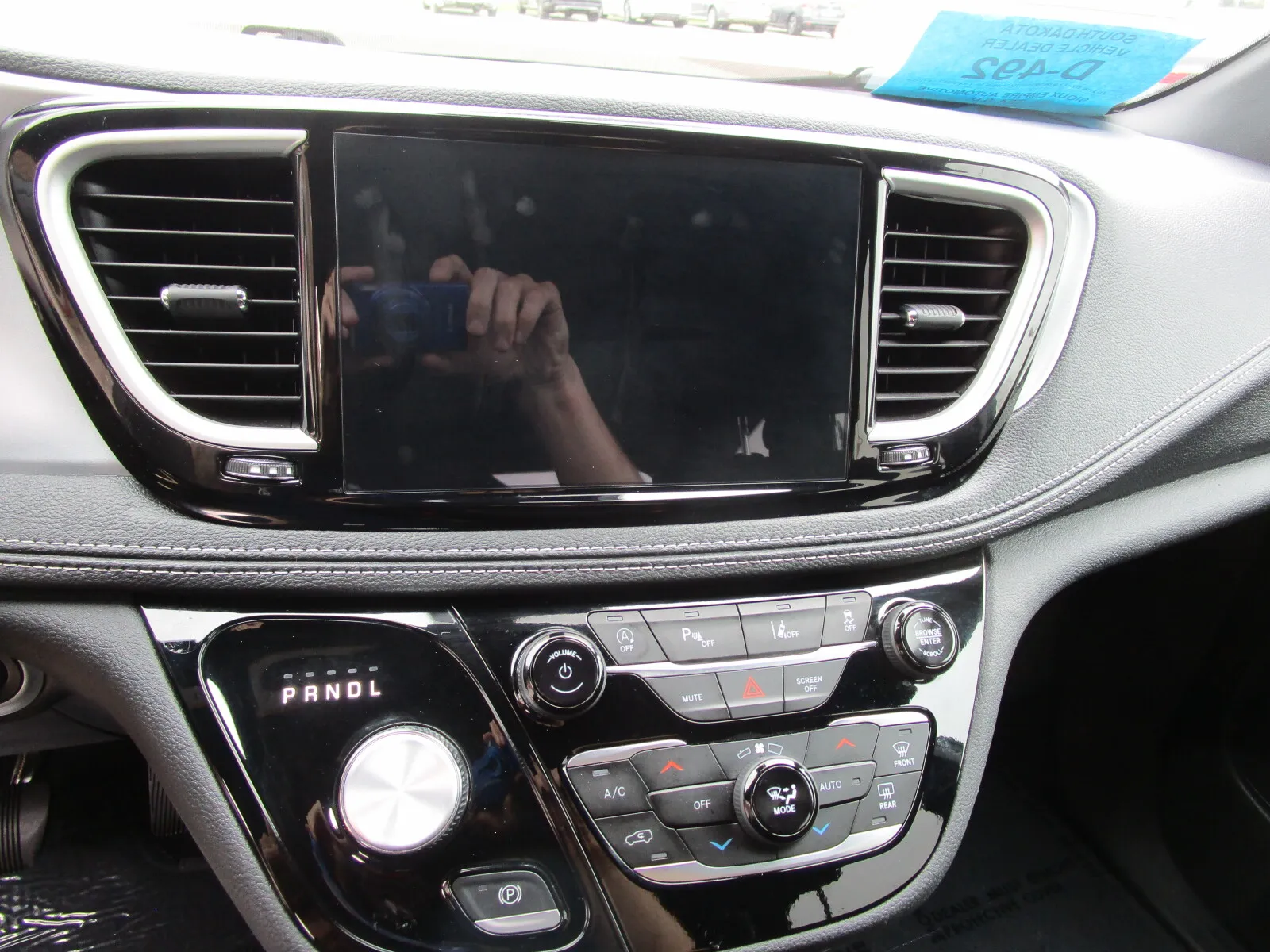 Chrysler Pacifica photo 16