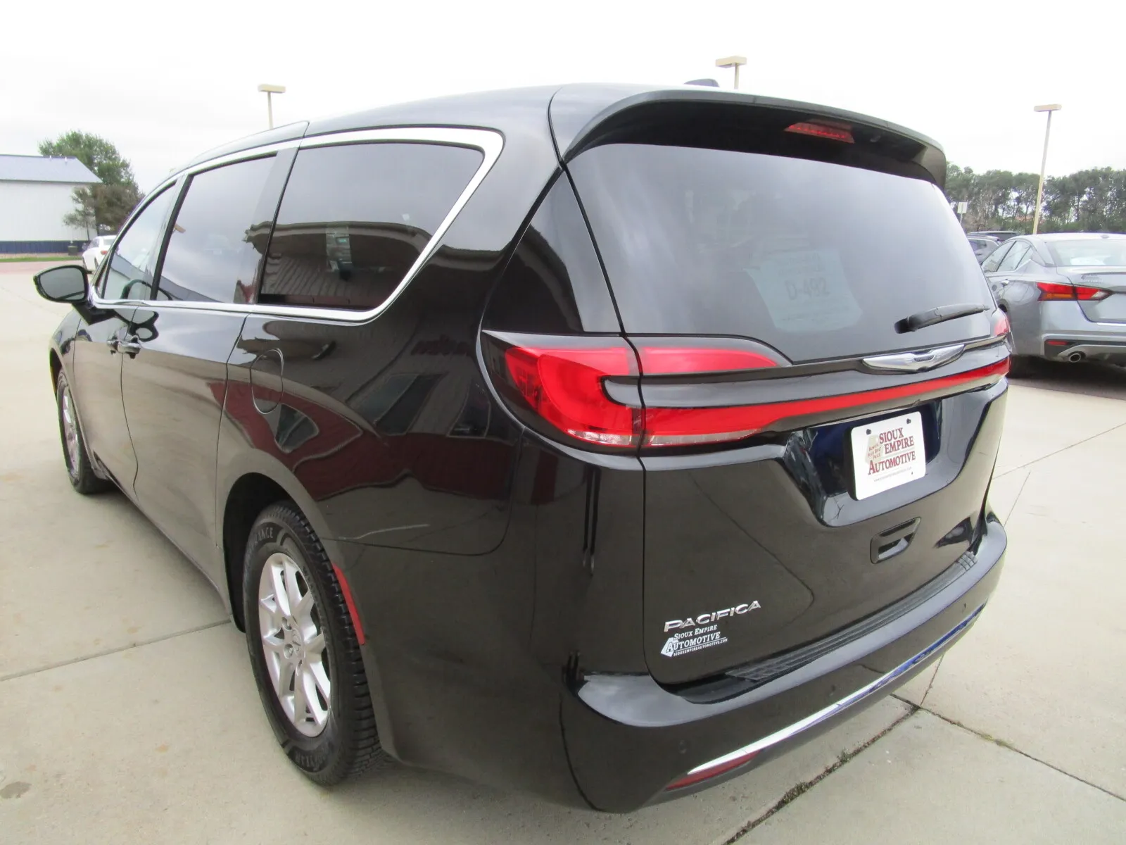 Chrysler Pacifica photo 7