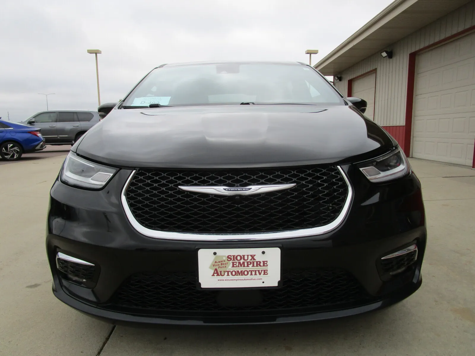 Chrysler Pacifica photo 4