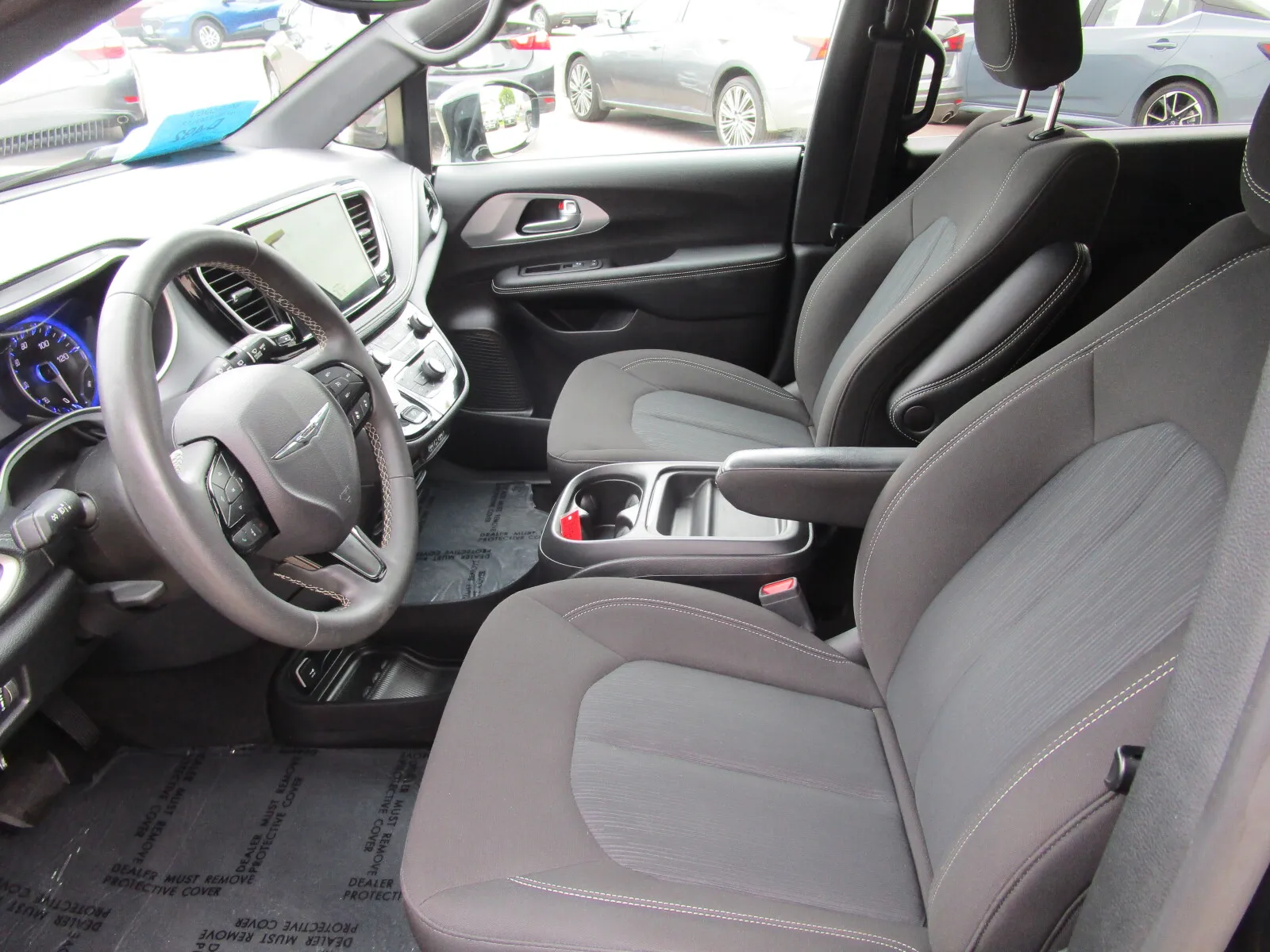Chrysler Pacifica photo 13