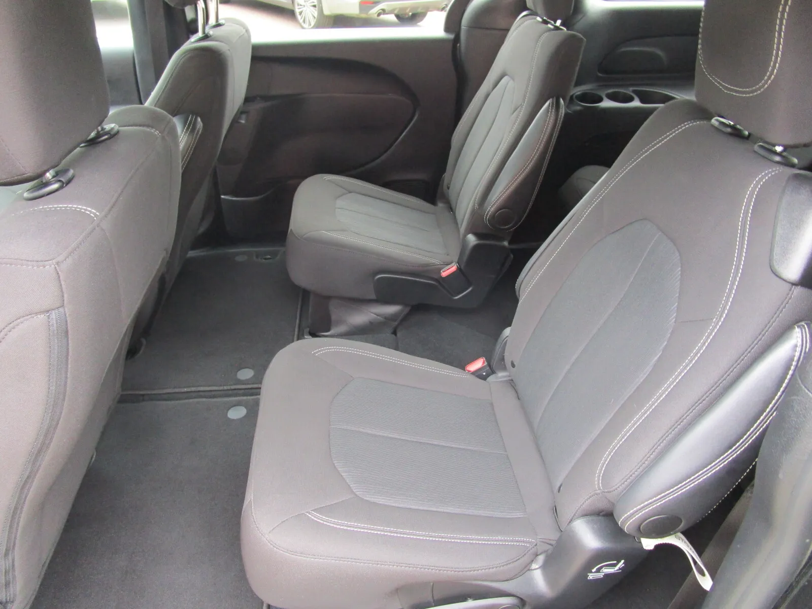 Chrysler Pacifica photo 18