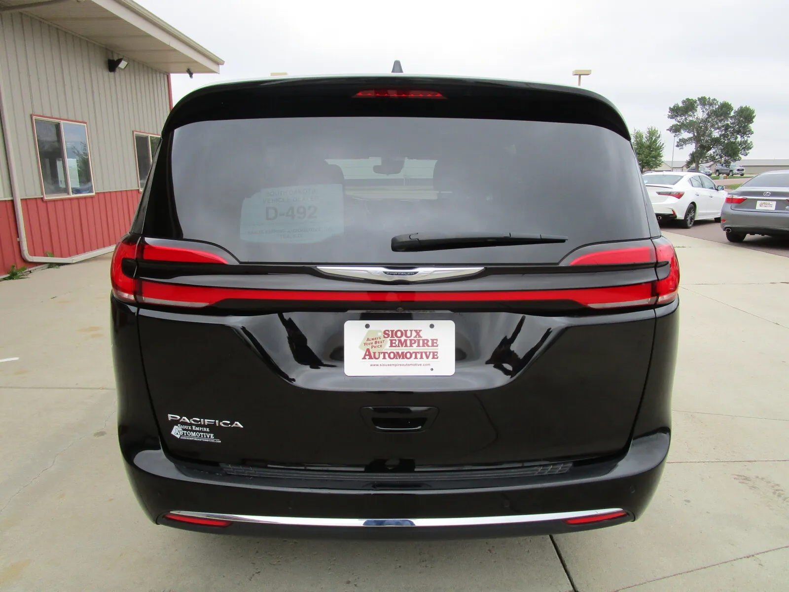 Chrysler Pacifica photo 8