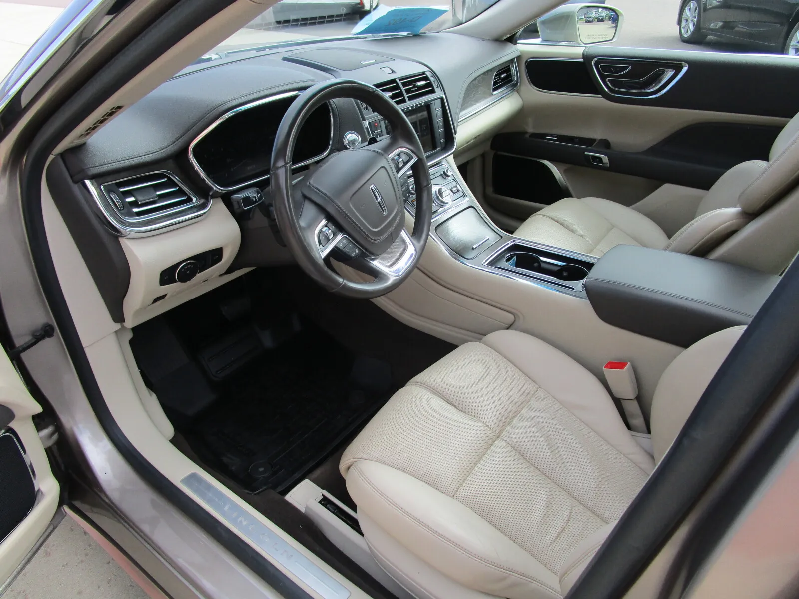 Lincoln Continental photo 10