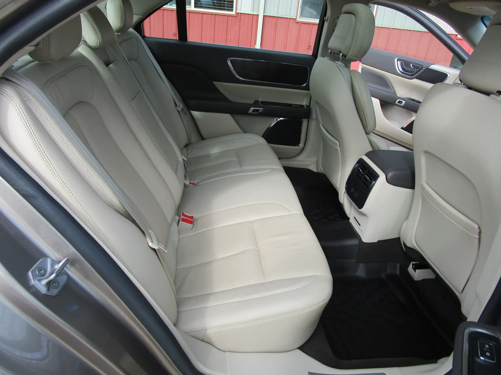 Lincoln Continental photo 22