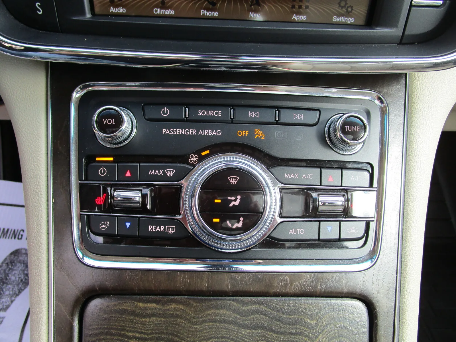 Lincoln Continental photo 16