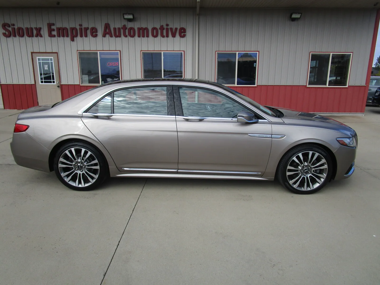 Lincoln Continental photo 8