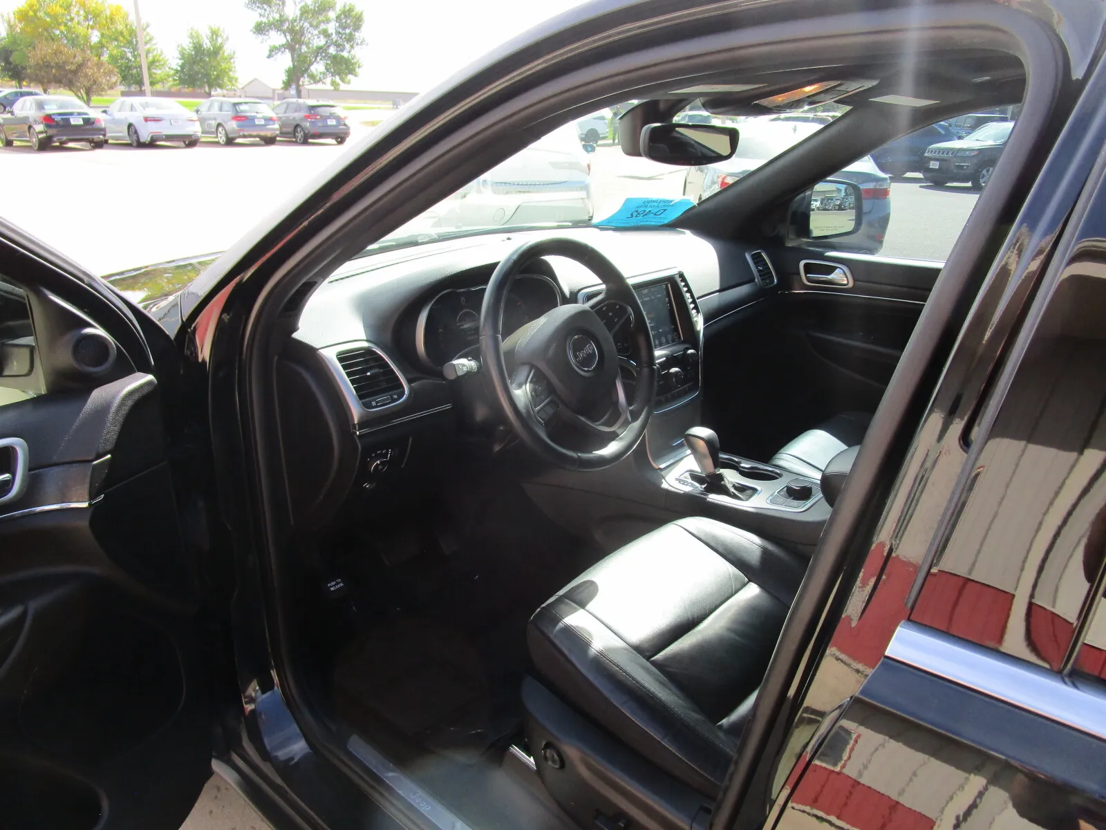 Jeep Grand Cherokee photo 11