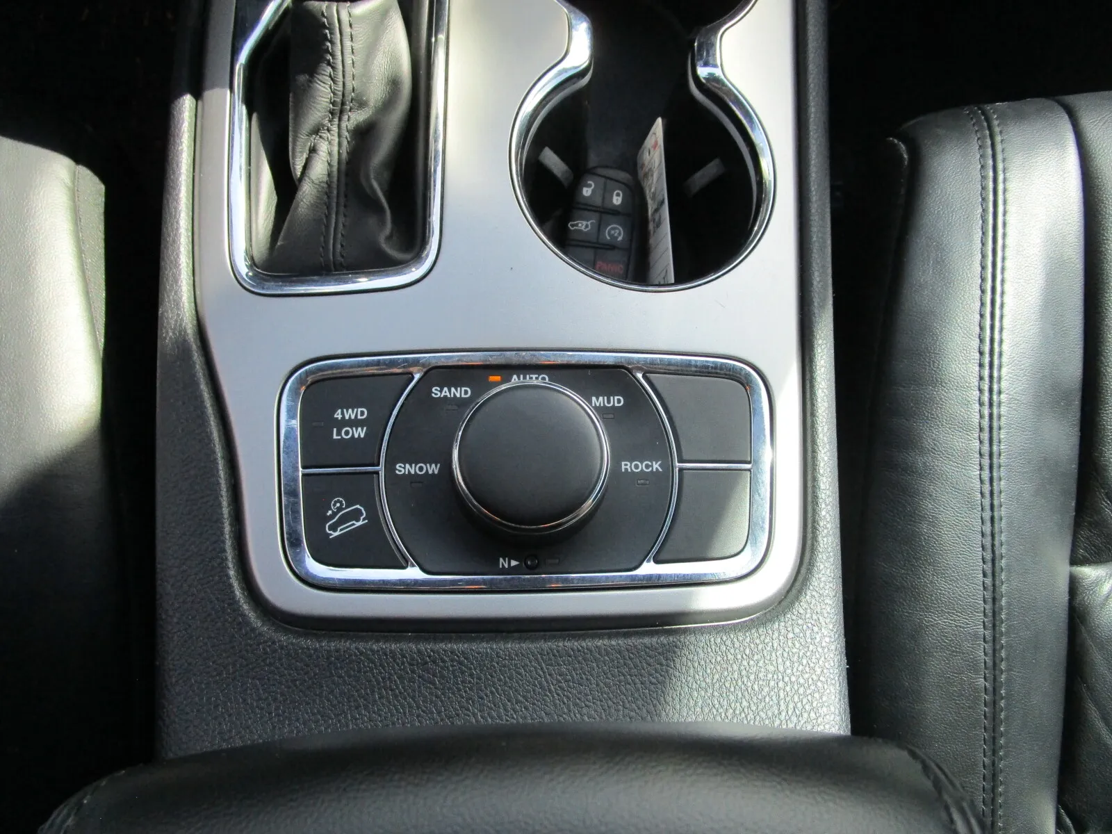 Jeep Grand Cherokee photo 15
