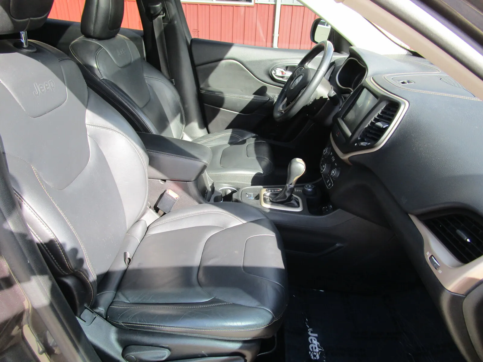 Jeep Cherokee photo 21