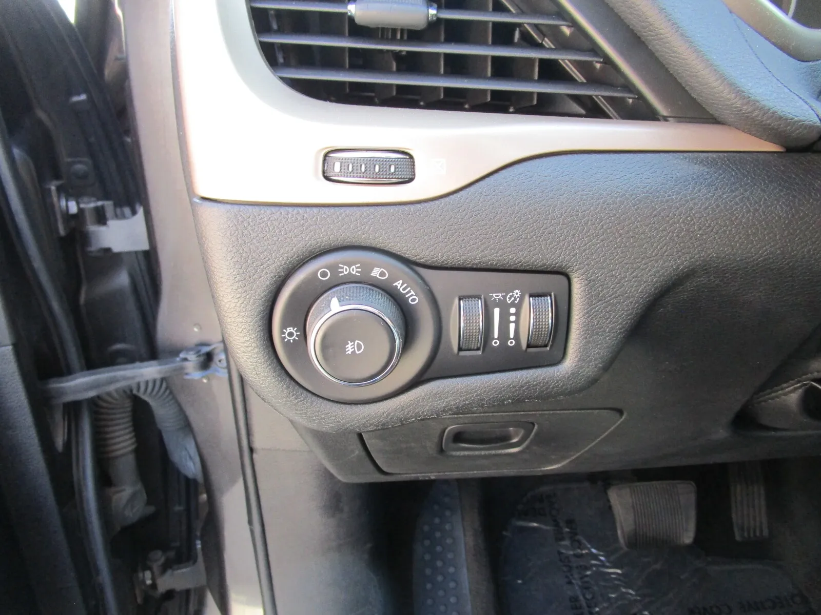 Jeep Cherokee photo 15