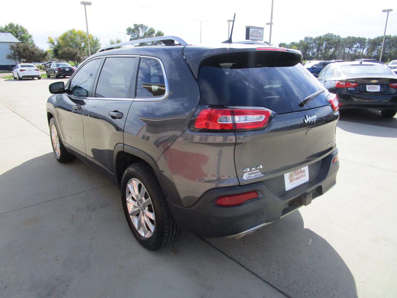 Jeep Cherokee photo 5