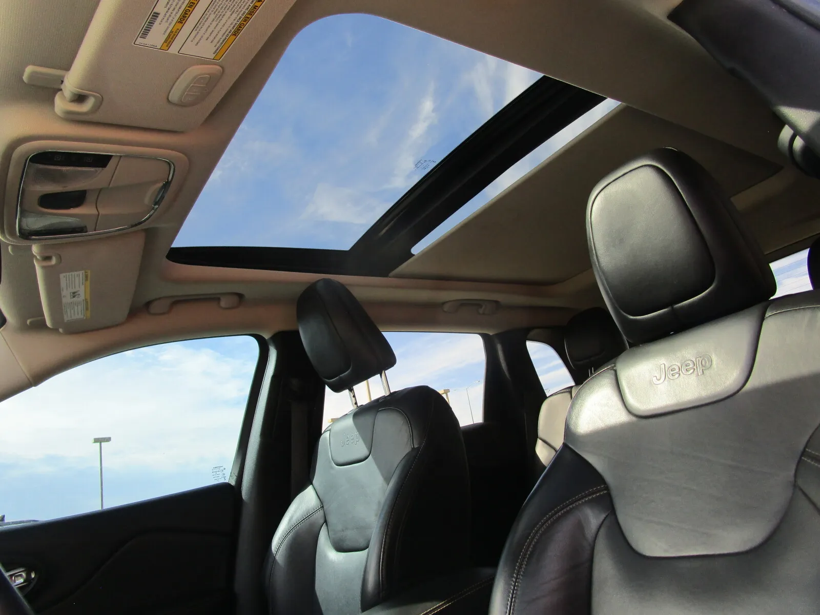 Jeep Cherokee photo 16