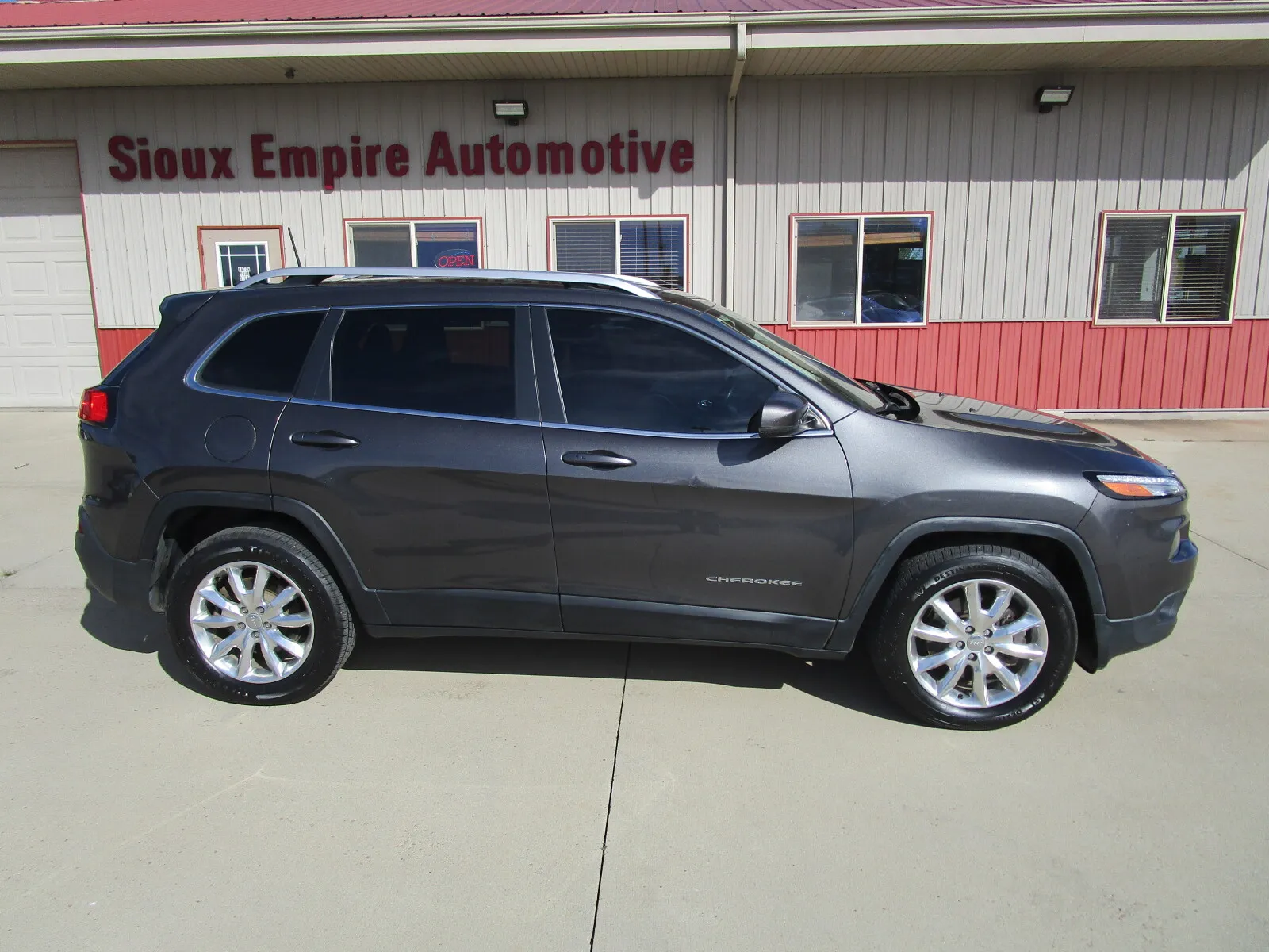 Jeep Cherokee photo 8