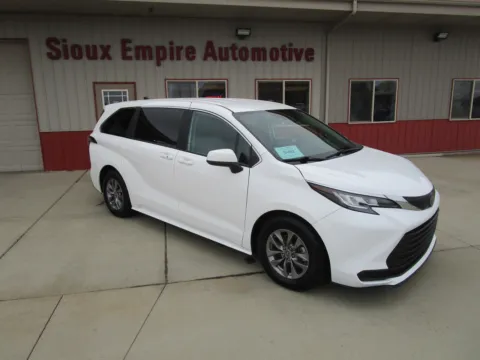 White 2023 TOYOTA Sienna LE for sale in Tea, SD