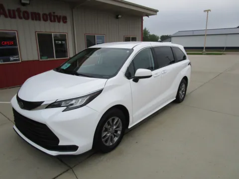 More photos of 2023 TOYOTA Sienna LE Hyrbid at Sioux Empire Automotive, SD