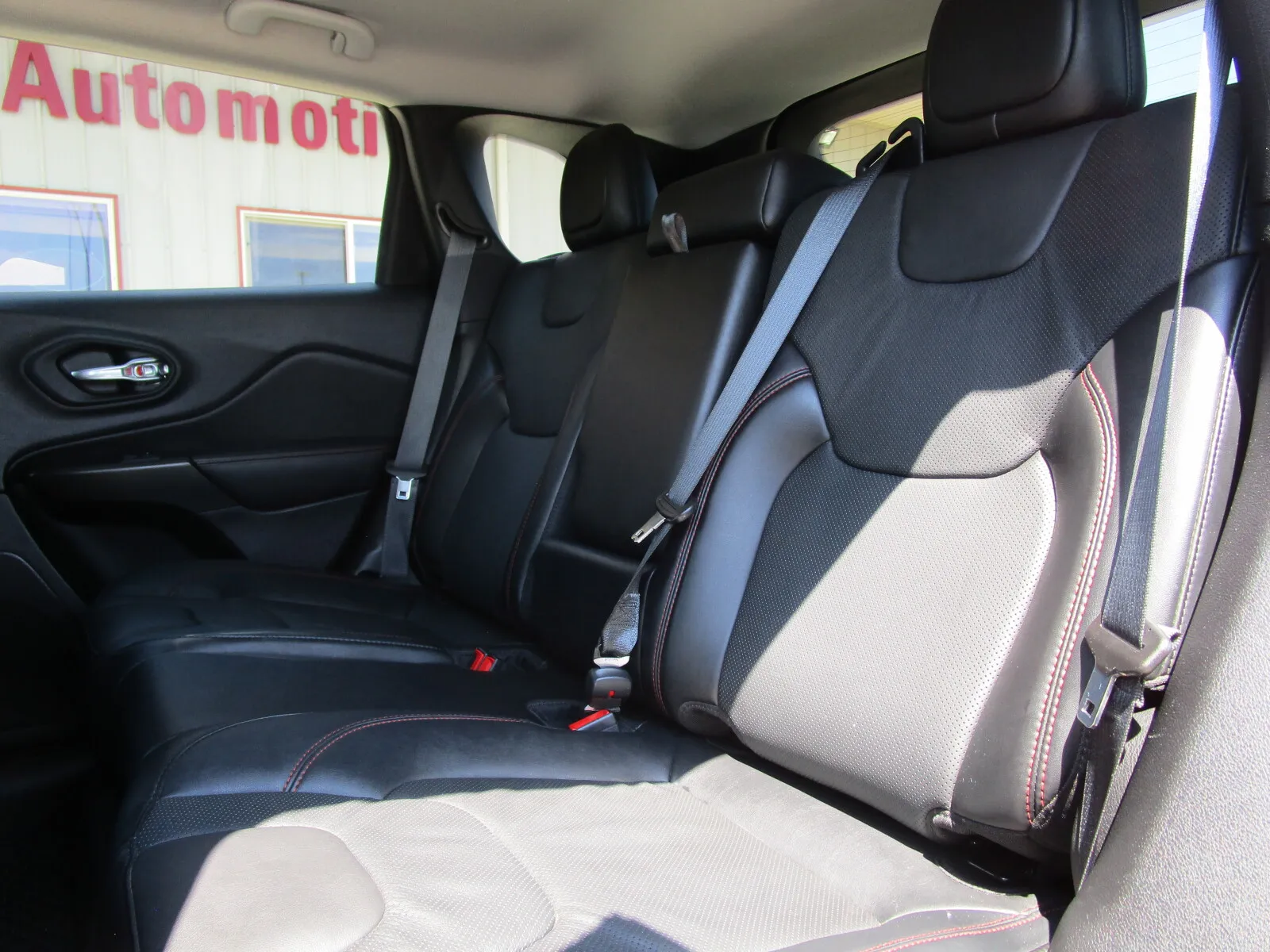 2021 Jeep Cherokee Trailhawk - Photo 19