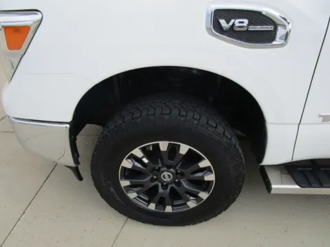 More photos of 2017 NISSAN/DATSUN Titan XD SV at Sioux Empire Automotive, SD