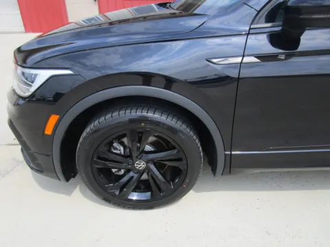 Another view of 2023 VOLKSWAGEN Tiguan SE for sale in Tea, SD at Sioux Empire Automotive