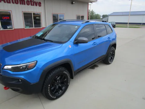 More photos of 2019 JEEP CHEROKEE Trailhawk at Sioux Empire Automotive, SD