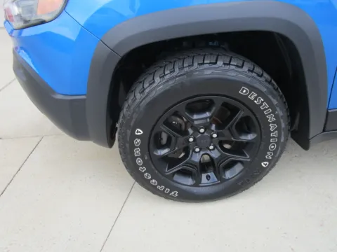Another view of 2019 JEEP CHEROKEE Trailhawk for sale in Tea, SD at Sioux Empire Automotive
