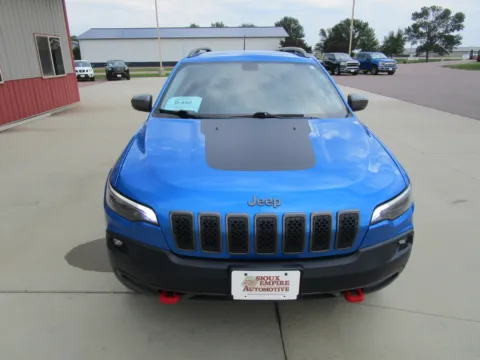 More photos of 2019 JEEP CHEROKEE Trailhawk at Sioux Empire Automotive, SD
