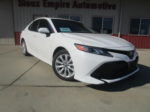 White 2018 TOYOTA CAMRY LE for sale in Tea, SD