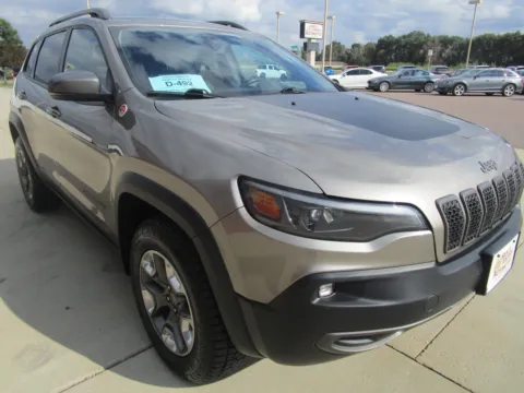 More photos of 2019 JEEP CHEROKEE Trailhawk at Sioux Empire Automotive, SD