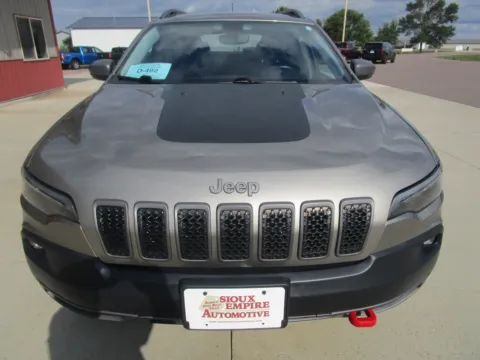 More photos of 2019 JEEP CHEROKEE Trailhawk at Sioux Empire Automotive, SD