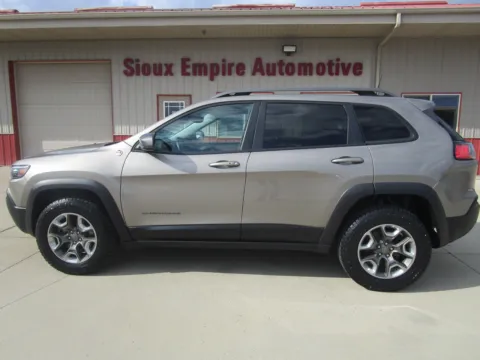 Photos of 2019 JEEP CHEROKEE Trailhawk for sale in Tea, SD at Sioux Empire Automotive