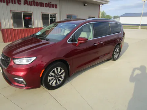 Another view of 2021 CHRYSLER Pacifica Touring L for sale in Tea, SD at Sioux Empire Automotive