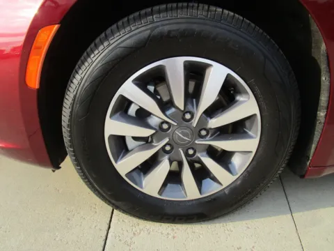 More photos of 2021 CHRYSLER Pacifica Touring L at Sioux Empire Automotive, SD