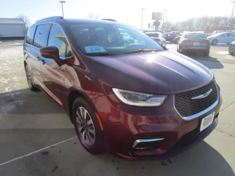 More photos of 2021 CHRYSLER Pacifica Touring L at Sioux Empire Automotive, SD